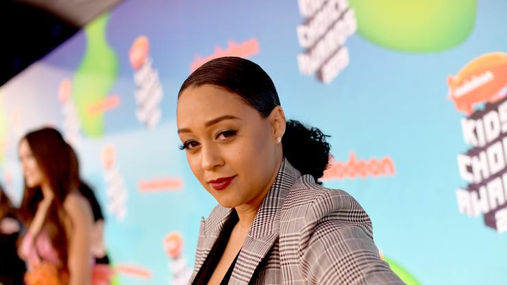 Tia Mowry Debuts New Pixie Haircut - Street Stalkin